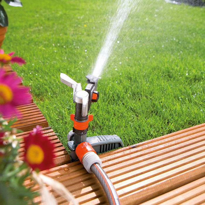 Gardena Premium Pulserende sector- en cirkelsproeier Spike product in gebruik