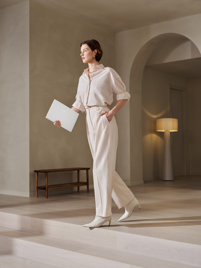 ASUS Zenbook S14 OLED Copilot+ PC UX5406SA-QJ544W Azerty product in gebruik