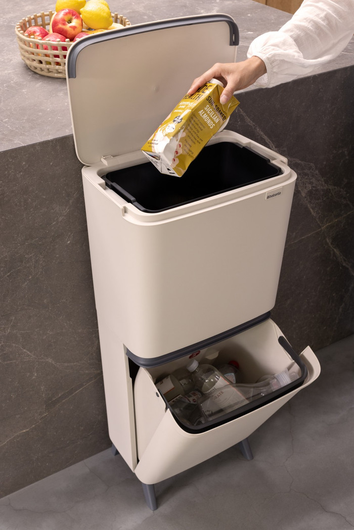 Brabantia SortUp Recycle Hi afvalemmer 20+25L Beige product in gebruik