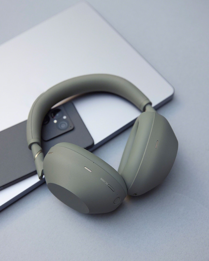 Sony WH1000XM6 Groen product in gebruik