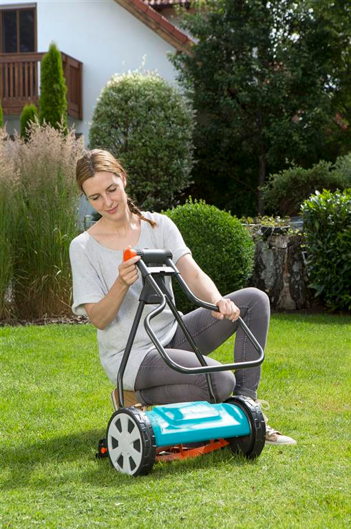 Gardena 330 product in use