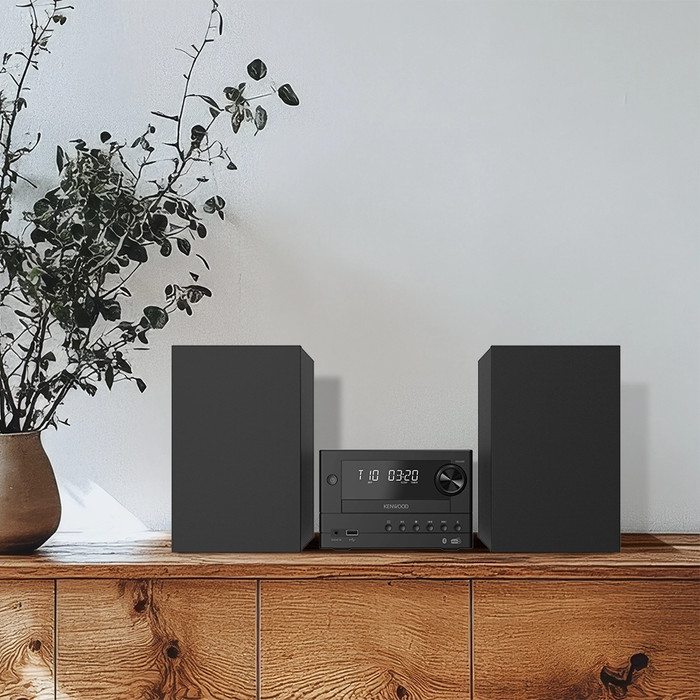 Kenwood M-450DAB product in gebruik