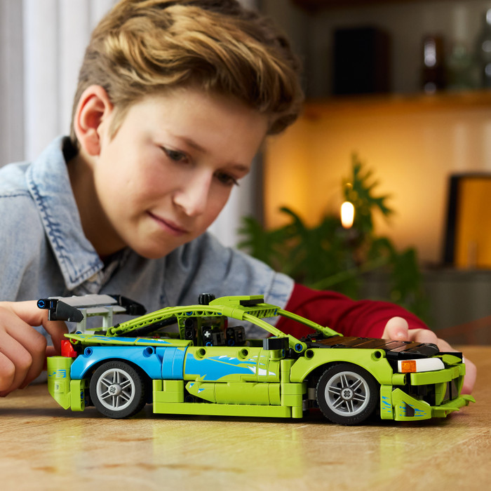 LEGO Technic Fast and Furious Mitsubishi Eclipse 42229 product in gebruik
