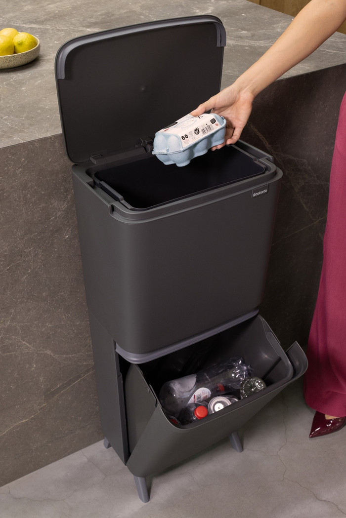 Brabantia SortUp Recycle Hi afvalemmer 20+25L Grijs product in gebruik