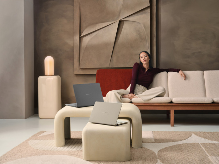 ASUS Zenbook A16 OLED Copilot+ PC UX3607OA-SQ013W Azerty product in gebruik