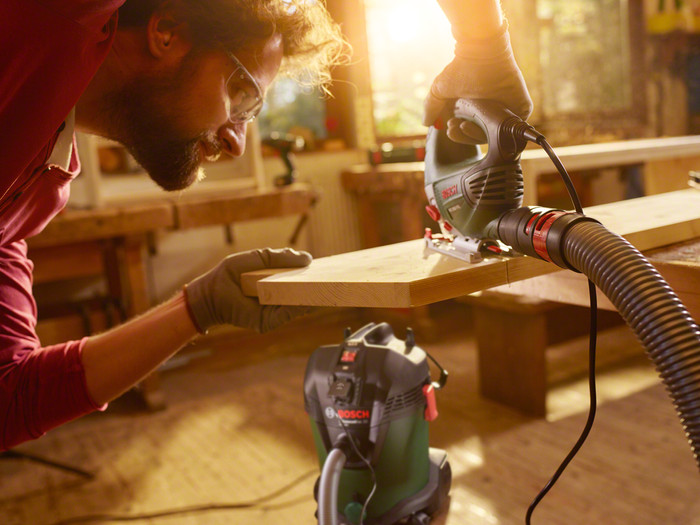 Bosch AdvancedVac 20 + Bosch Filter Bags for AdvancedVac 20 (5x) product in use