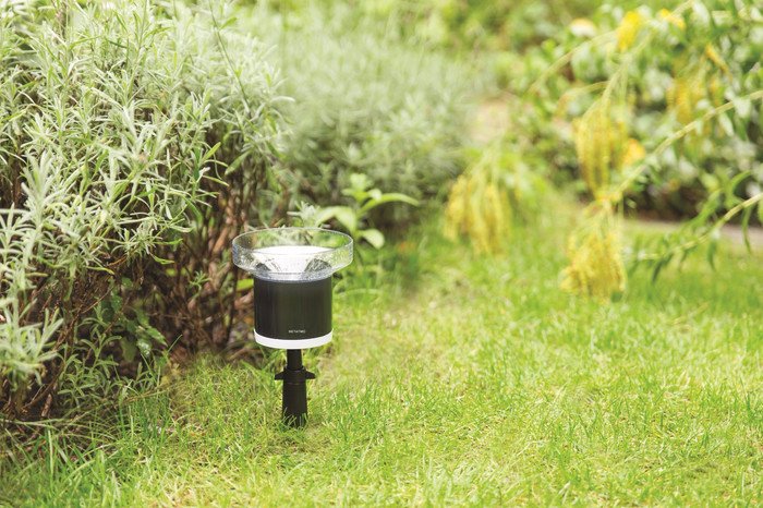 Netatmo Wandbeugel voor Regen- en Windmeter product in gebruik