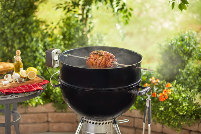 Weber Braadspit voor houtskoolbarbecues 57 cm product in gebruik