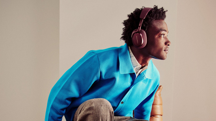 Bowers & Wilkins Px7 S3 Red product in use