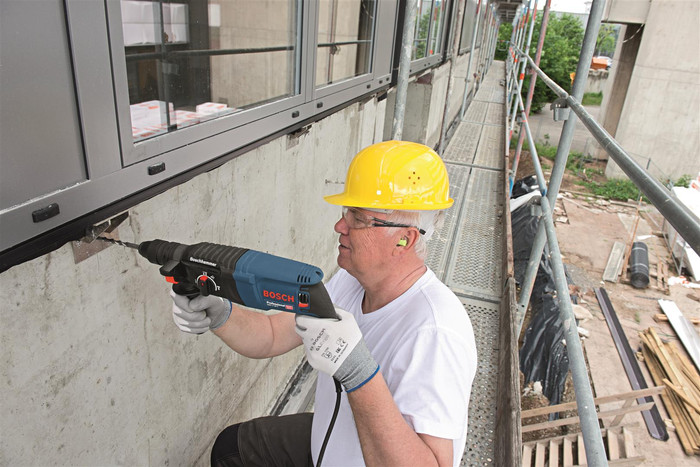 Bosch Professional GBH 2-26 F + SDS-plus borenset product in gebruik