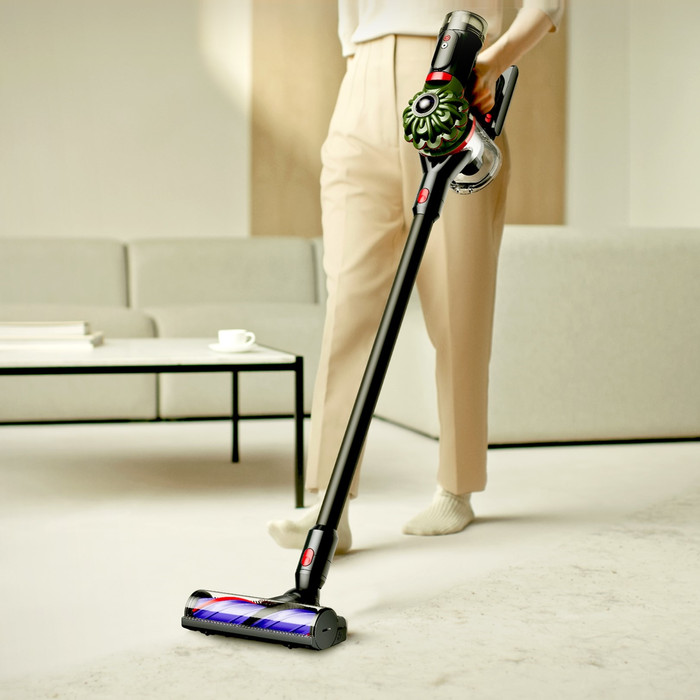 Dyson V8 Cyclone Fluffy product in gebruik