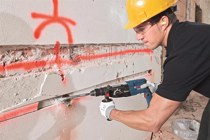 Bosch Professional GBH 2-28 F product in use