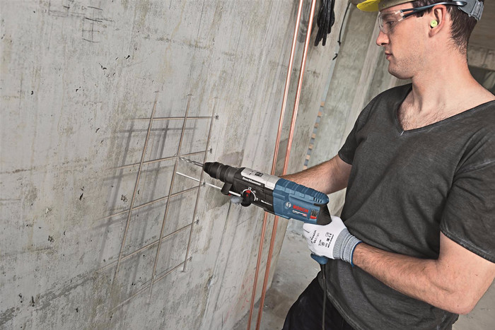 Bosch Professional GBH 2-28 F product in use