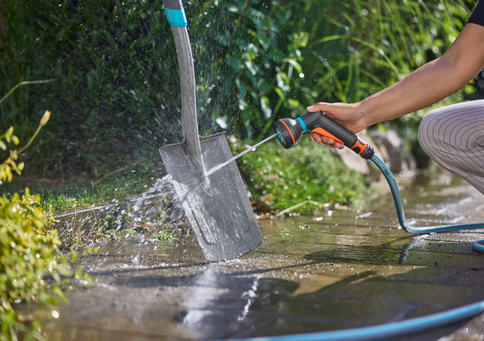 Gardena Classic Multifunctionele Broes product in gebruik