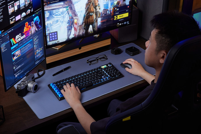 Corsair Vanguard AIR 99 Wireless Gaming Toetsenbord Zwart Azerty product in gebruik