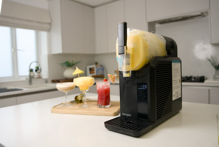 Seeger SuperSlush Frozen Drink Maker 2L product in use