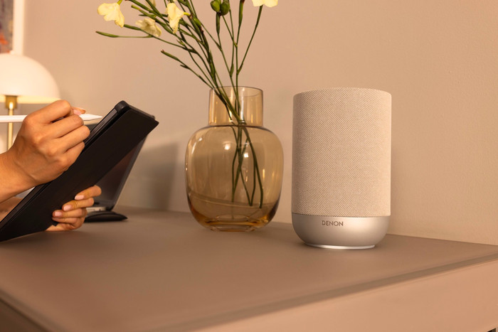 Denon Home 200 Zilver product in gebruik