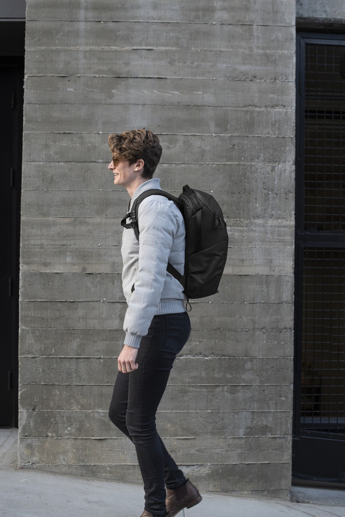 Peak Design Everyday Backpack 20L Zip v3 Black product in gebruik