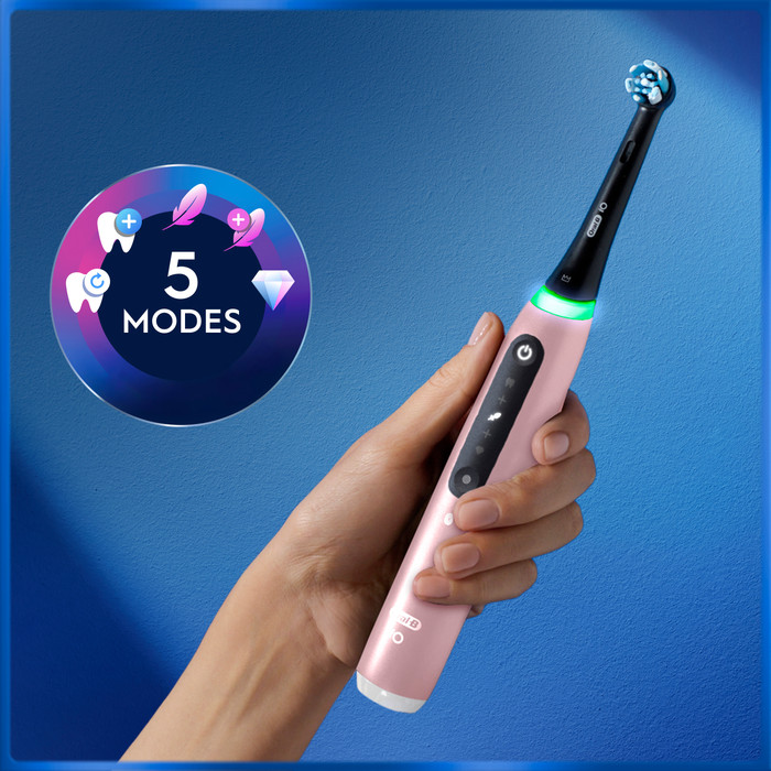 Oral-B iO 5N Pink product in use