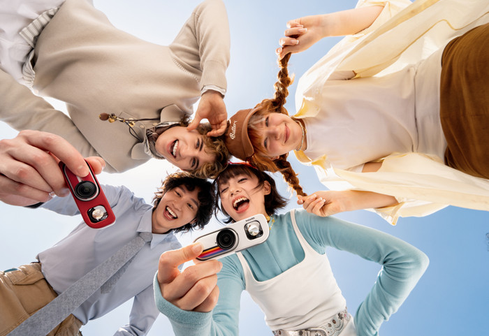 Insta360 GO 3S Retro Bundle Wit 64GB product in gebruik