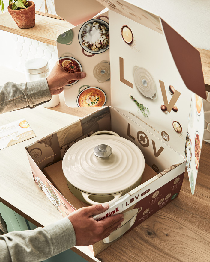 Tefal LOV Lage Braadpan 28 cm Beige product in gebruik