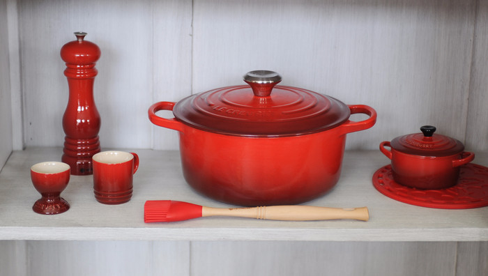 Le Creuset Signature Round Dutch Oven 26cm Cerise product in use