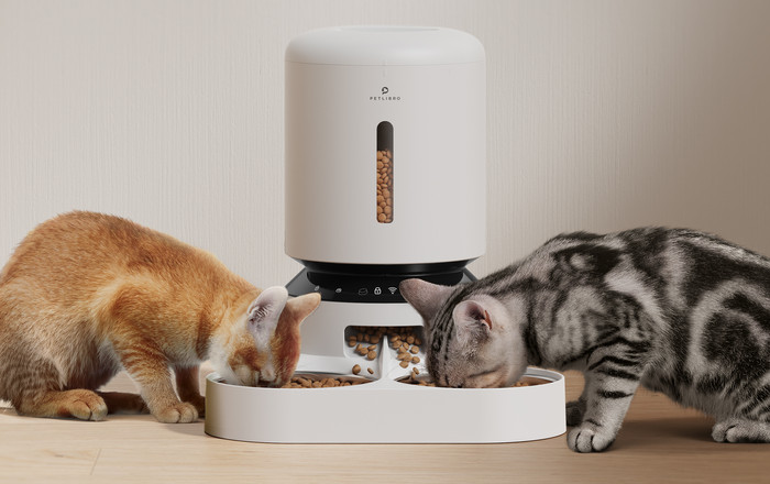 Petlibro Automatische Voerbak met Wifi dual PLAF103 Wit product in gebruik