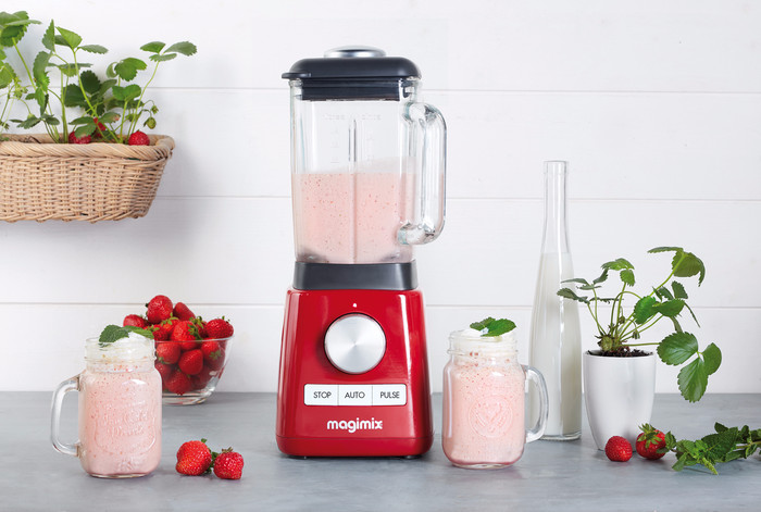 Magimix Power Blender 4 Red product in use
