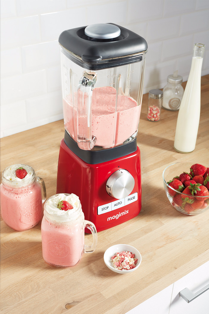 Magimix Power Blender 4 Red product in use