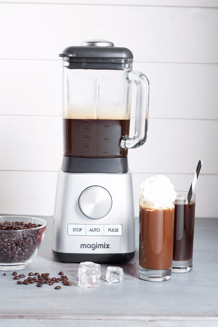 Magimix Power Blender 4 Mat Chroom product in gebruik