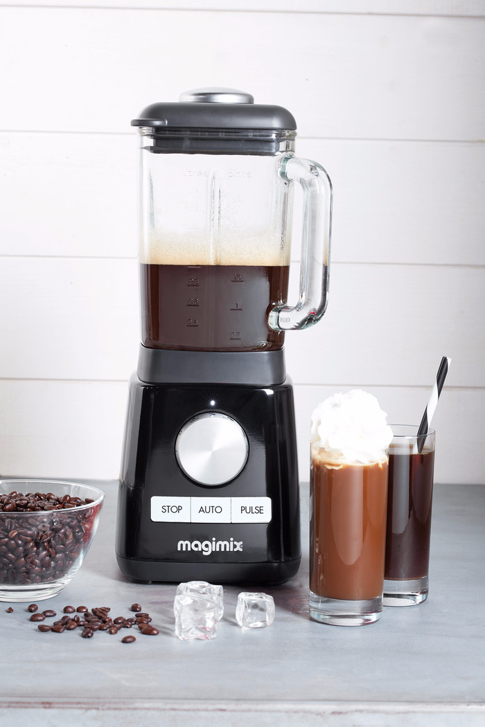 Magimix Power Blender 4 Zwart product in gebruik