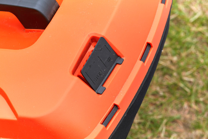 BLACK+DECKER BCMW3318N (zonder accu) detail