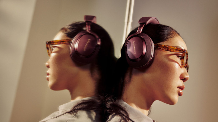 Bowers & Wilkins Px7 S3 Red product in use