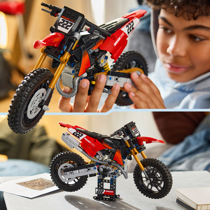 LEGO Technic Ducati Desmo450 MX Factory Motorcycle 42238 detail