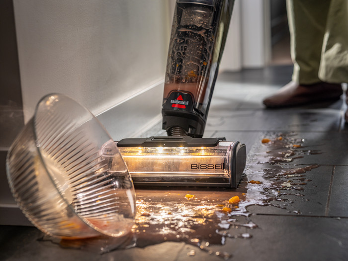Bissell CrossWave HydroScrub Pro product in gebruik