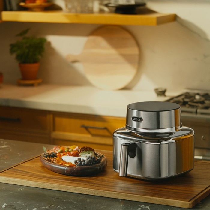 COSORI Iconic Single 6.2L Stainless Steel product in use