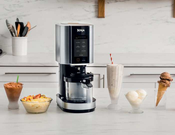 Ninja CREAMi 7-in-1 IJsmachine NC302EU product in gebruik