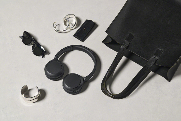 Sony WH-CH535 Black product in use