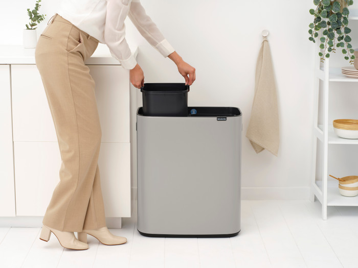 Brabantia Bo Touch Bin 2 x 30 liter Soft Grey product in gebruik