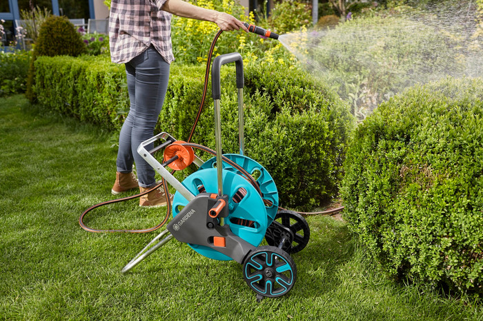 GARDENA CleverRoll M Easy Set product in use