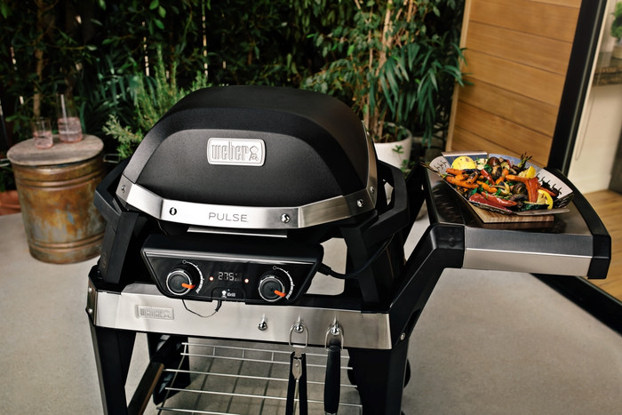 Weber Pulse 2000 met Onderstel product in gebruik