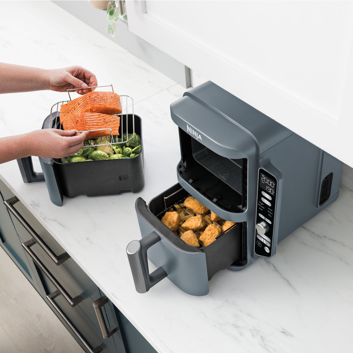 Ninja Double Stack XL Airfryer Blauw product in gebruik