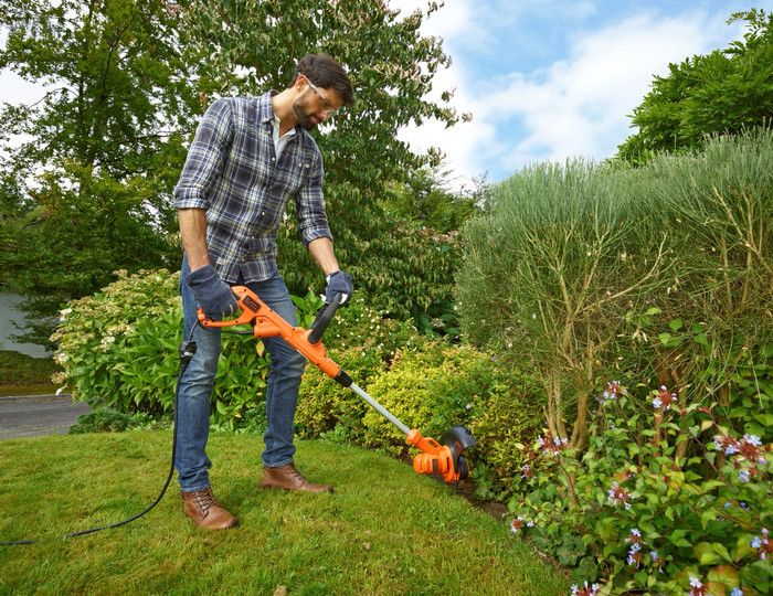 BLACK+DECKER BESTA525-QS product in use