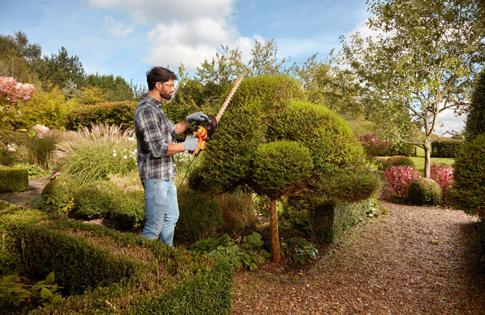 BLACK+DECKER BEHTS451-QS product in gebruik