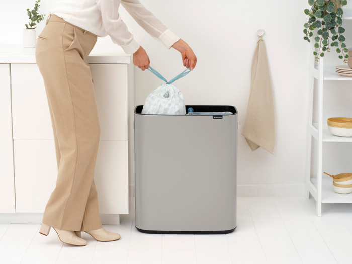 Brabantia Bo Touch Bin 2 x 30 liter Soft Grey product in gebruik