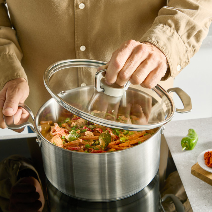 Tefal Extreme 5-delige pannenset product in gebruik
