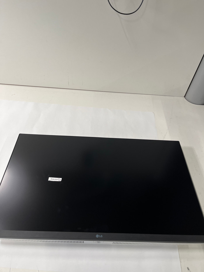 LG UltraFine 27UQ850V-W 
