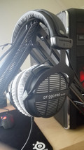 Beyerdynamic DT 990 Pro (Image 2 of 2)