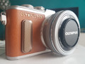 Olympus Pen E-PL8 Brun + 14-42 mm IIR Argent (Image 1 sur 3)