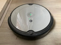 iRobot Roomba 698 (Image 2 of 12)